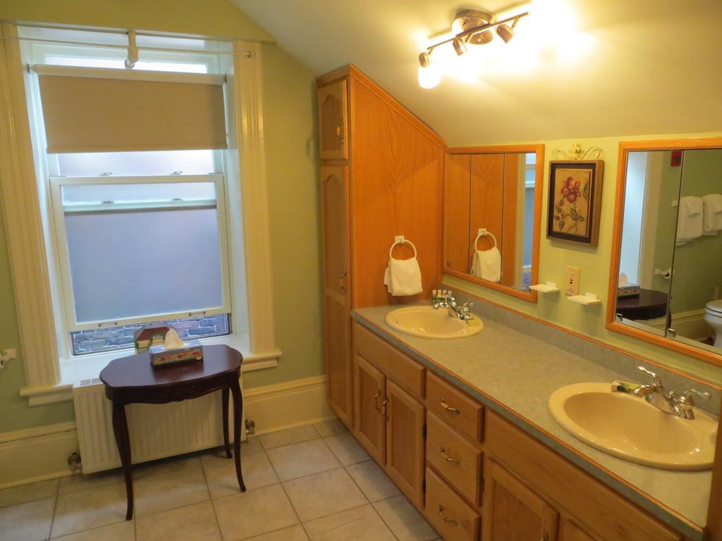Chipman Hill Suites - Union Street Saint John Room photo